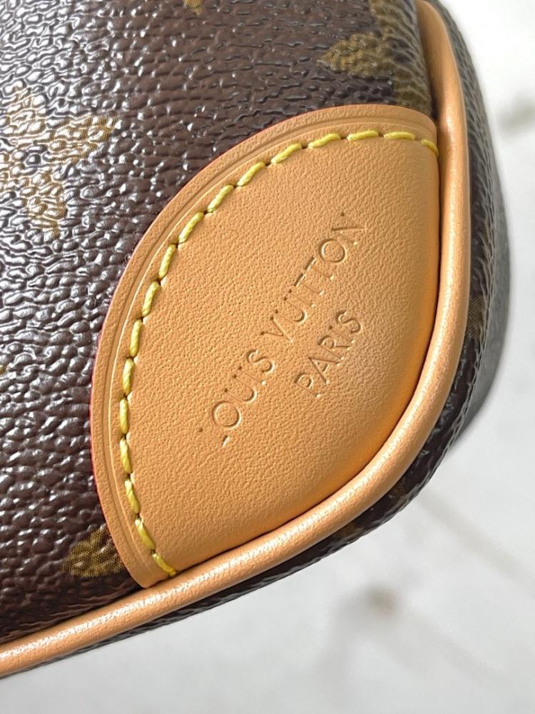 Elegant Monogram Leather Top Handle Bag 19x13x8cm