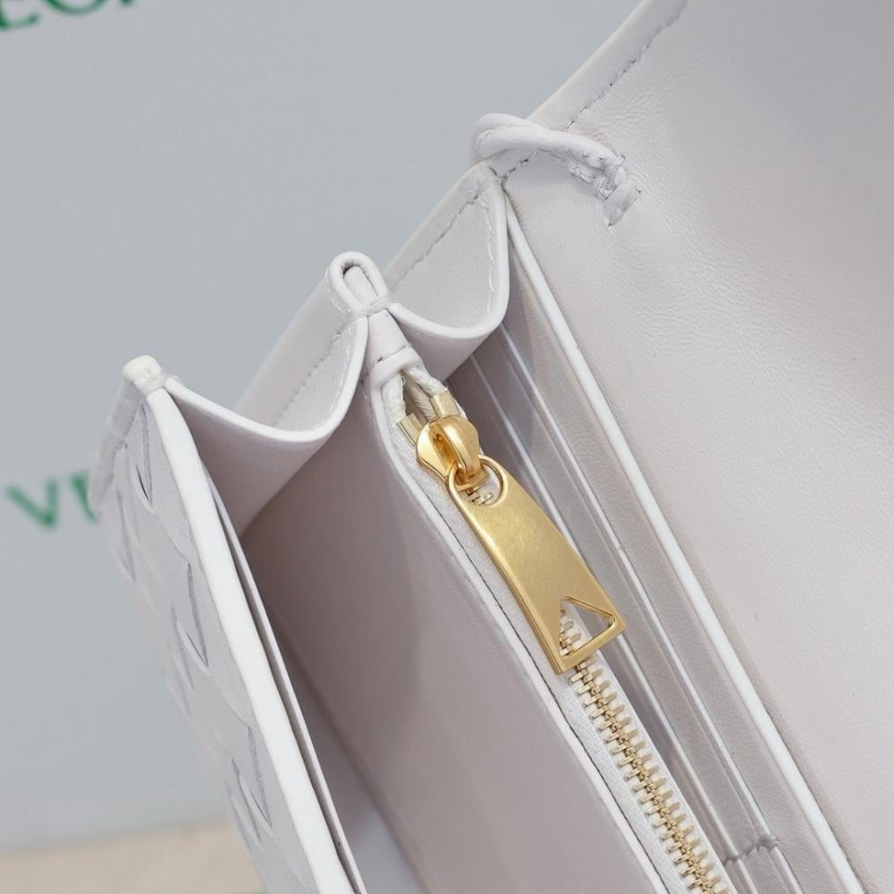 Modern Elegant Woven Bag