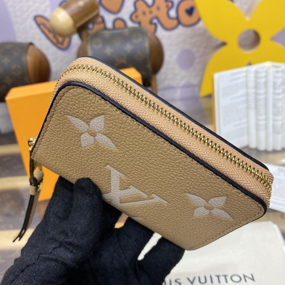 Elegant Wallet Style 1140704137