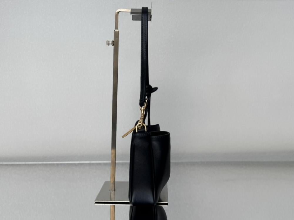 Classic Top Handle Bag Style 188452782