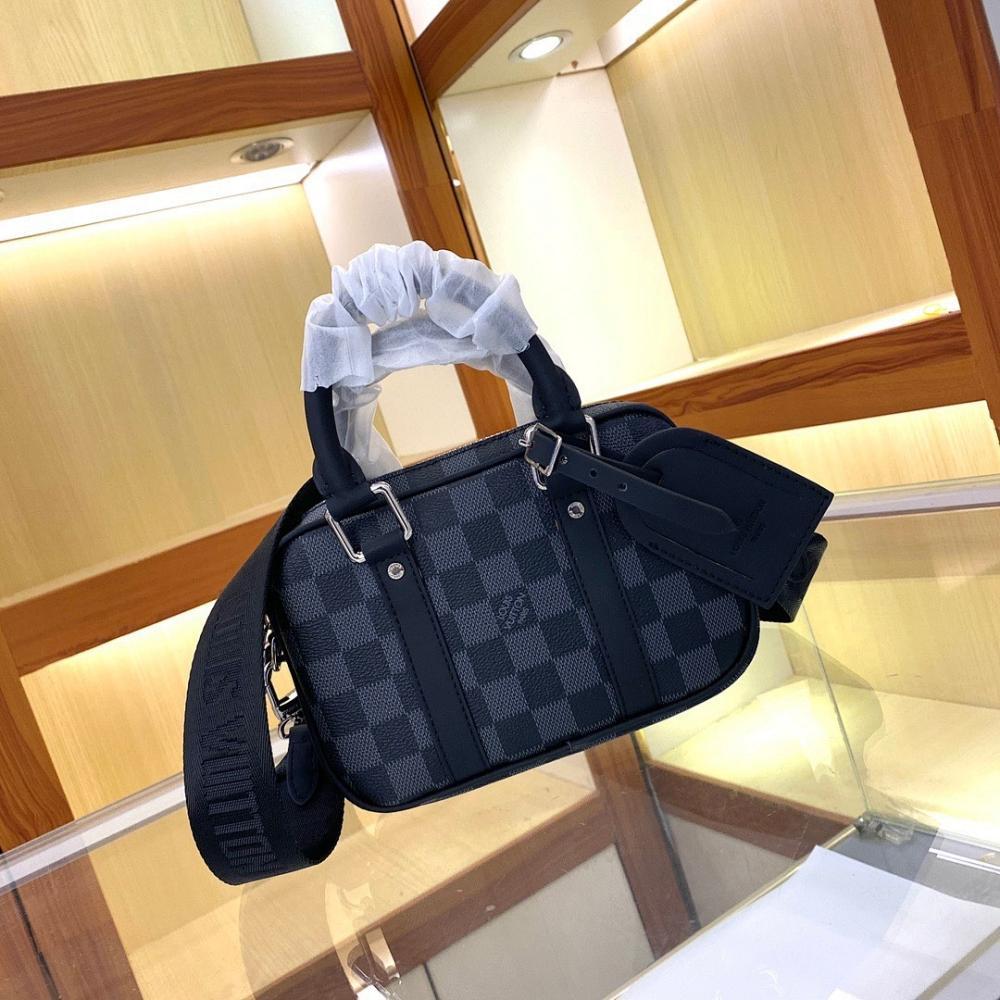 Italian-Inspired Stylish Shoulder Bag 20x13x5.5cm