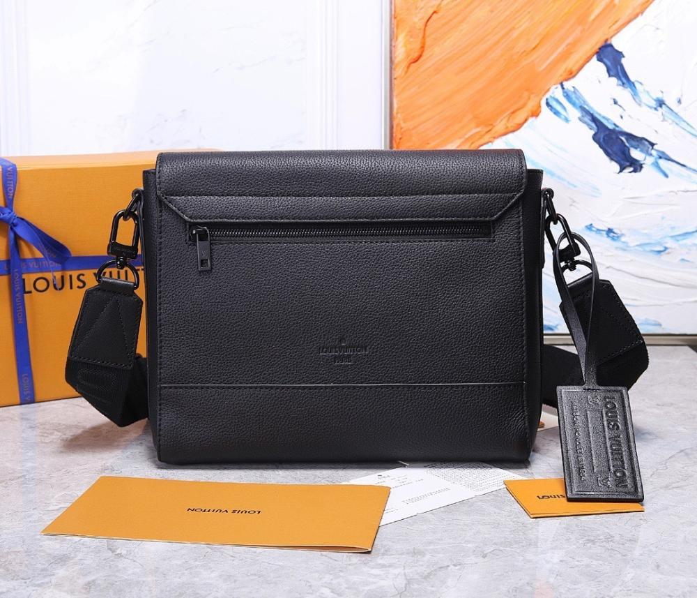 Modern Italian-Inspired Calfskin Shoulder Bag 30.5x24x10cm