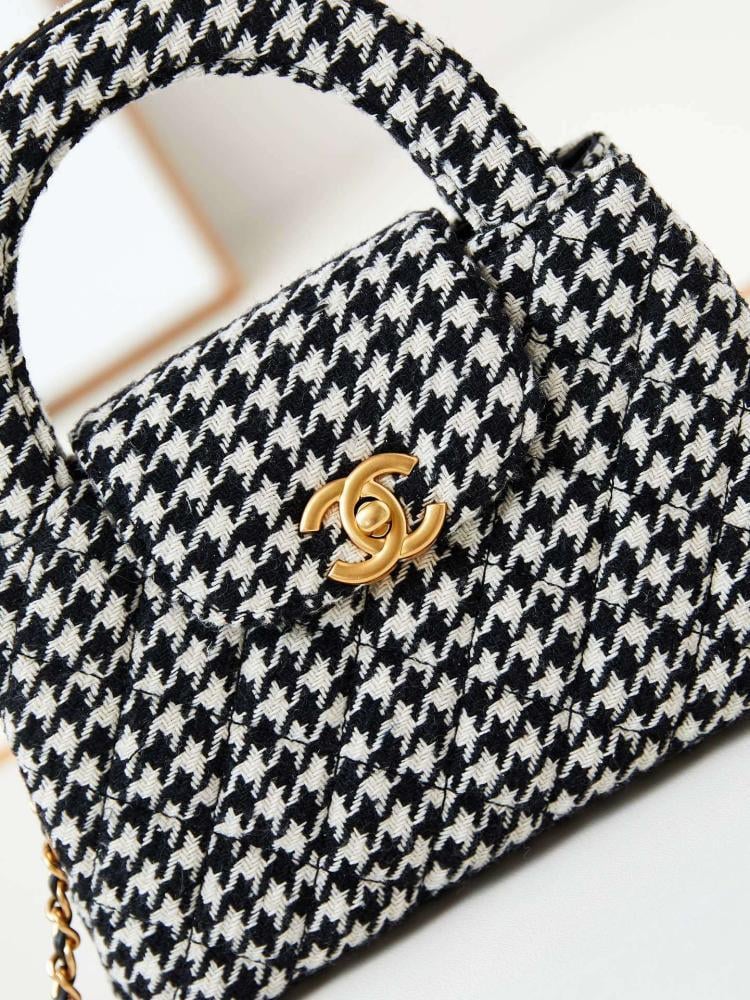 Alma Leather Shoulder Bag