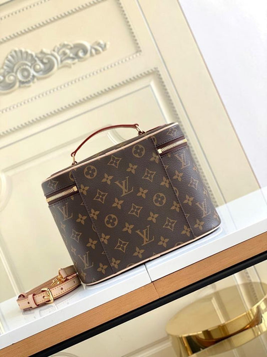 Modern Stylish Crossbody Bag 24x18x14.5cm