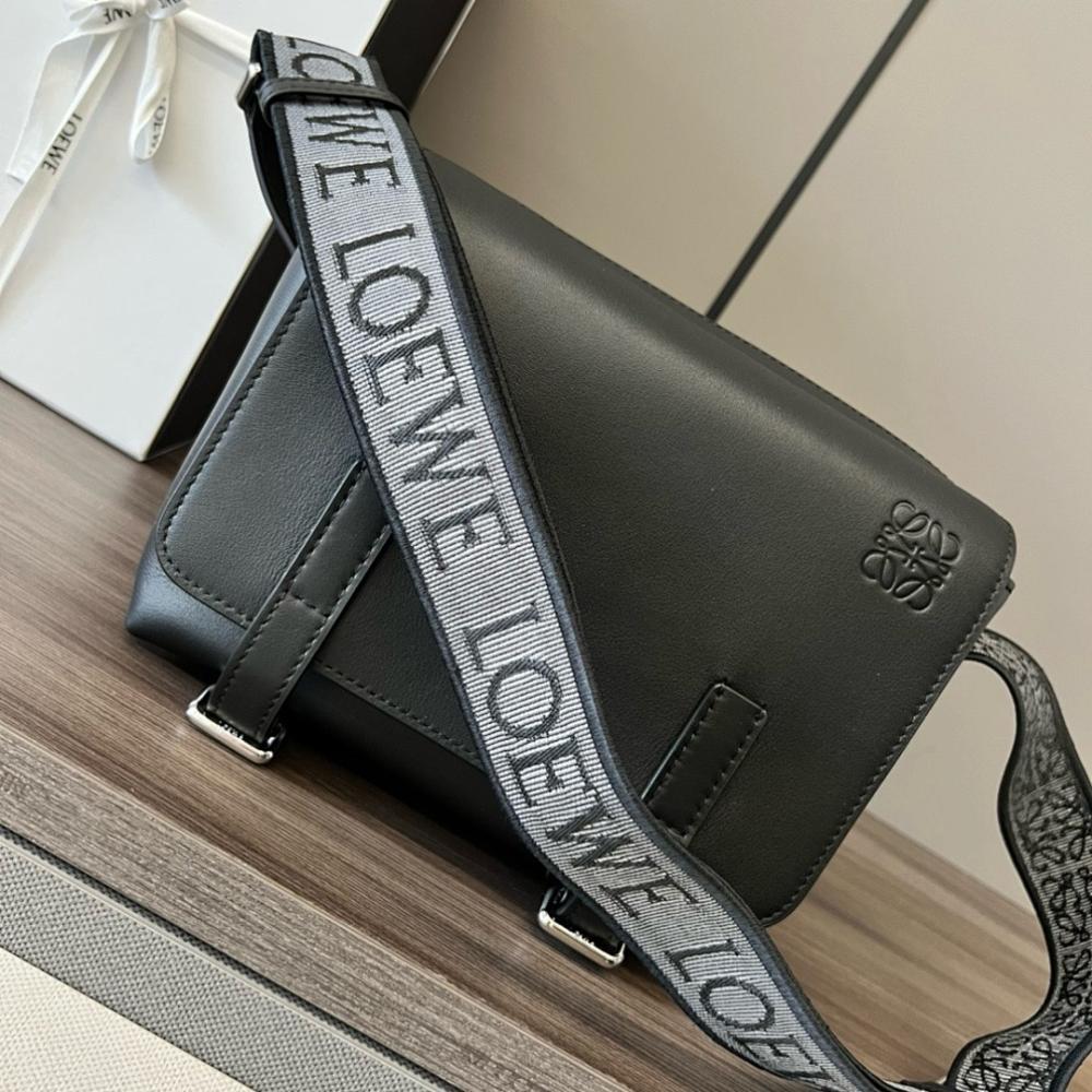 Elegant Leather Shoulder Bag 24.5x18x10.5cm