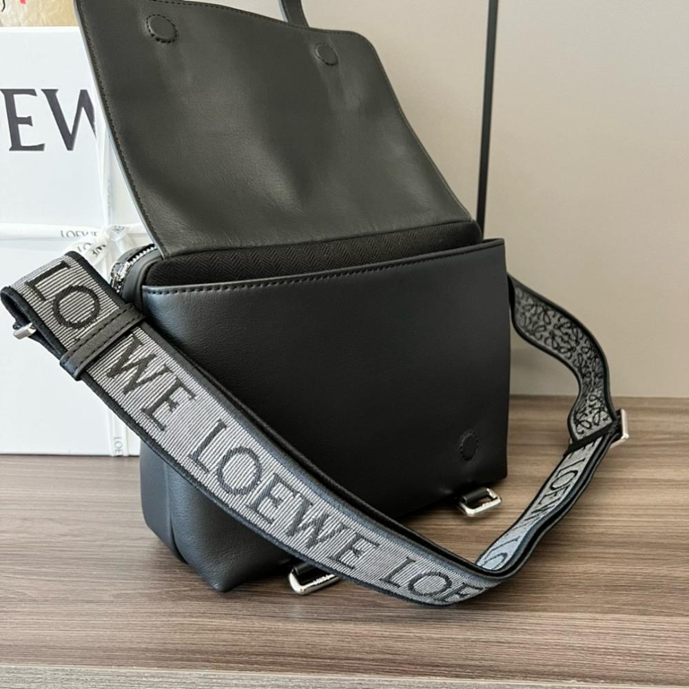 Elegant Leather Shoulder Bag 24.5x18x10.5cm