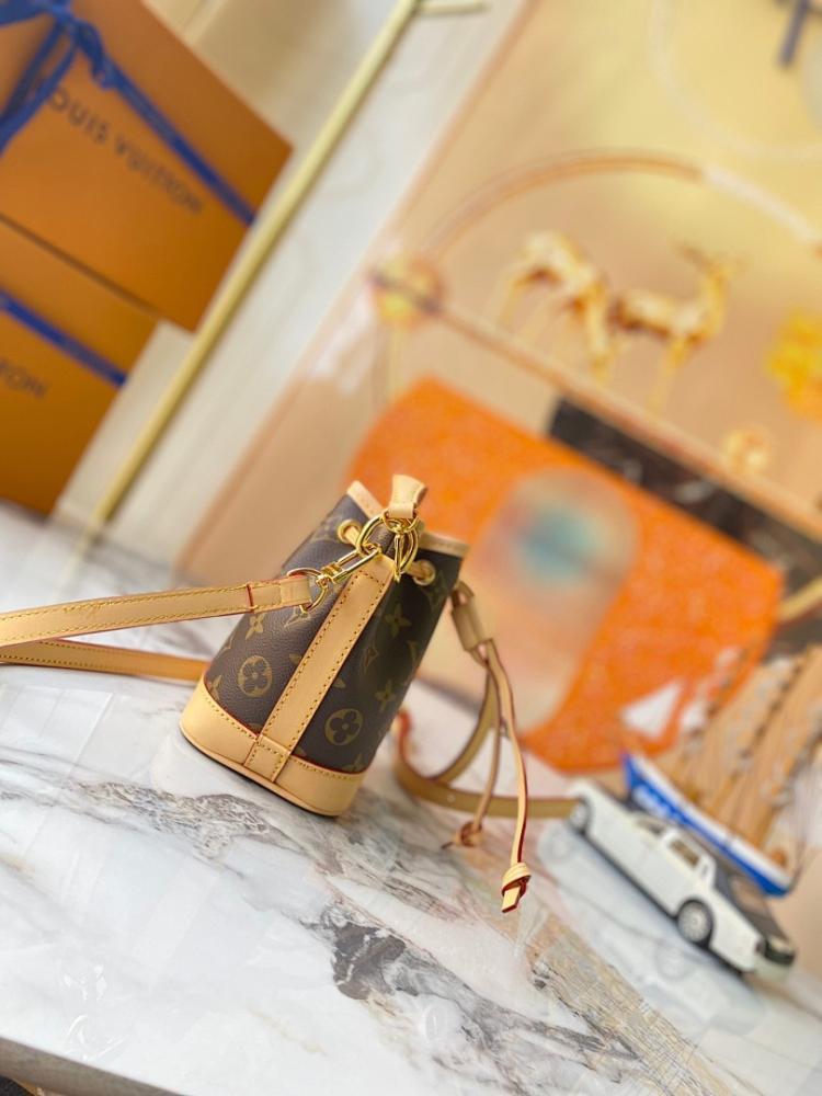Elegant Leather Crossbody Bag