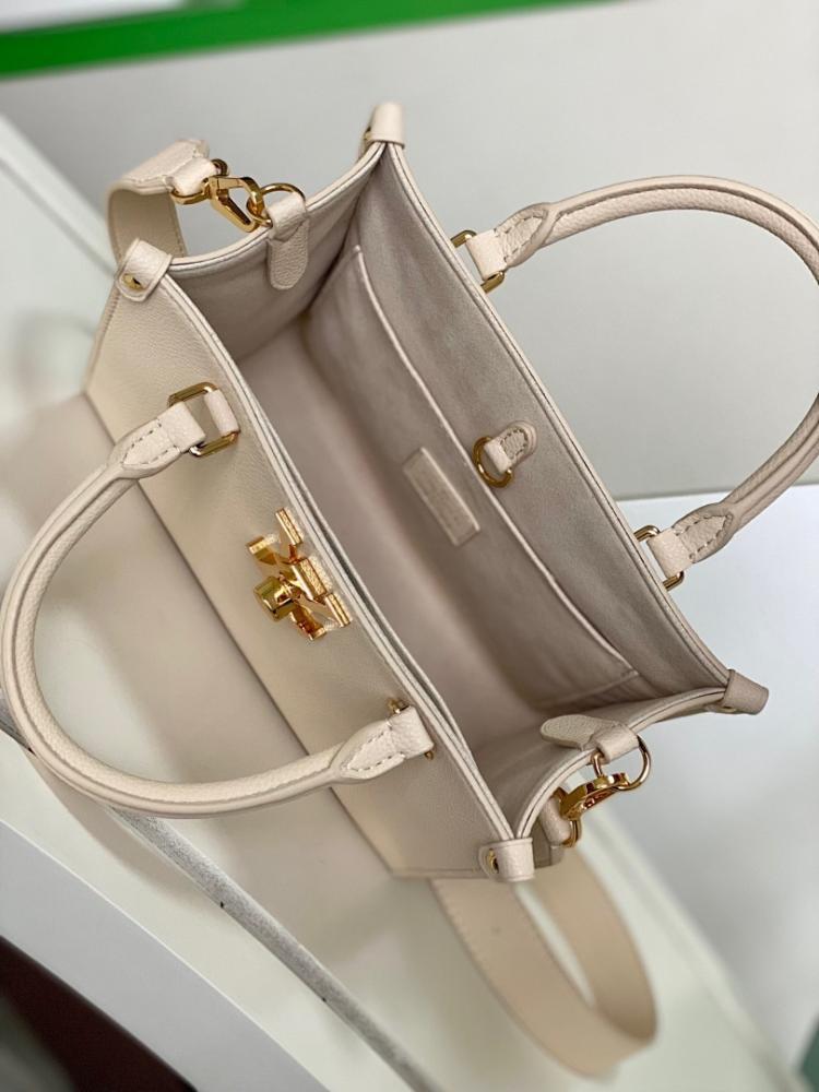 Elegant Leather Shoulder Bag 24.5x19x10.5cm