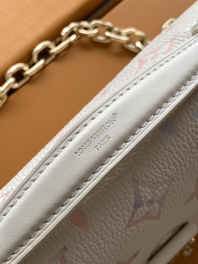 Classic Luxury Top Handle Bag Style 1605813517