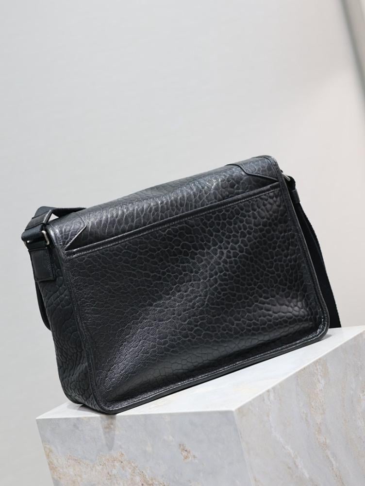 Modern Refined Lambskin Shoulder Bag Black