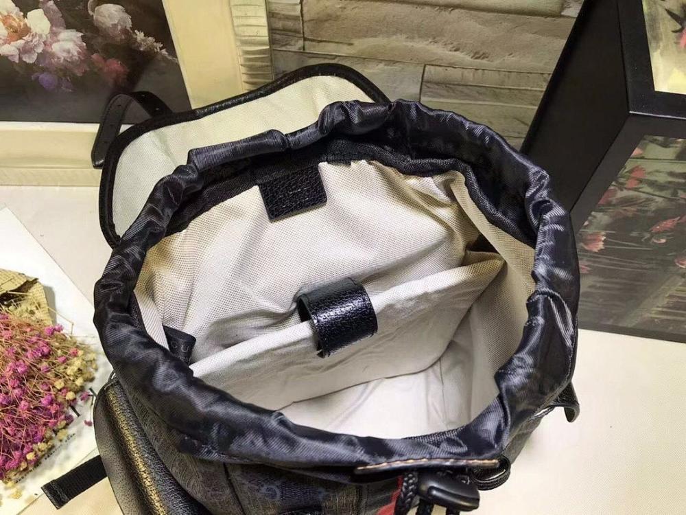 Modern Italian-Inspired Backpack 24x40x16cm