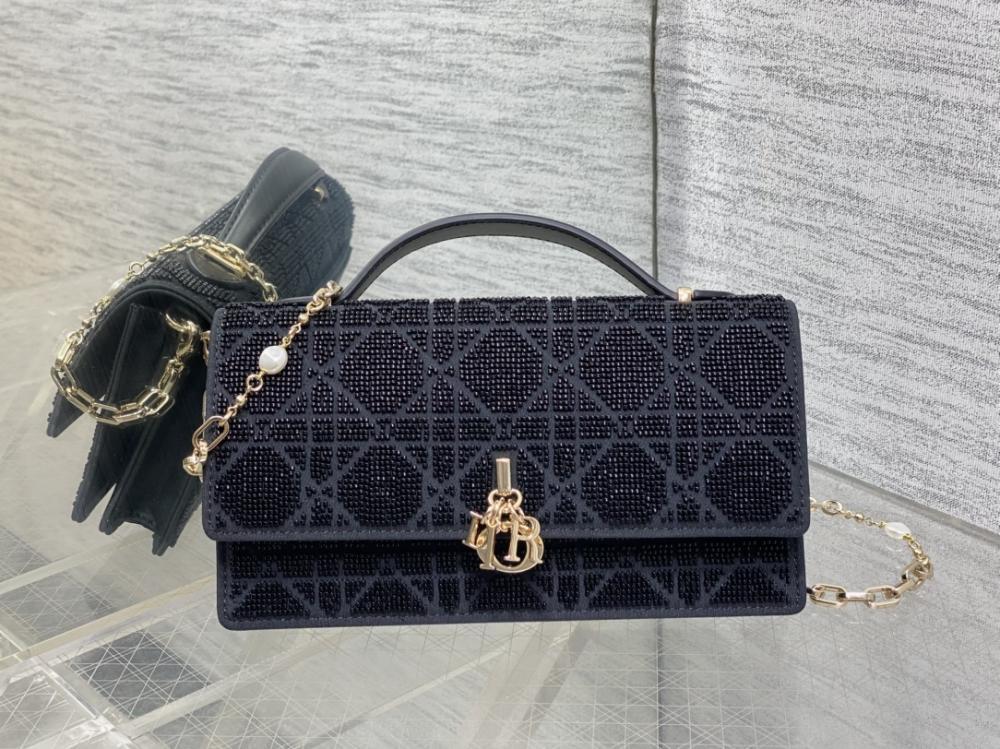 Wallet Style 472739487