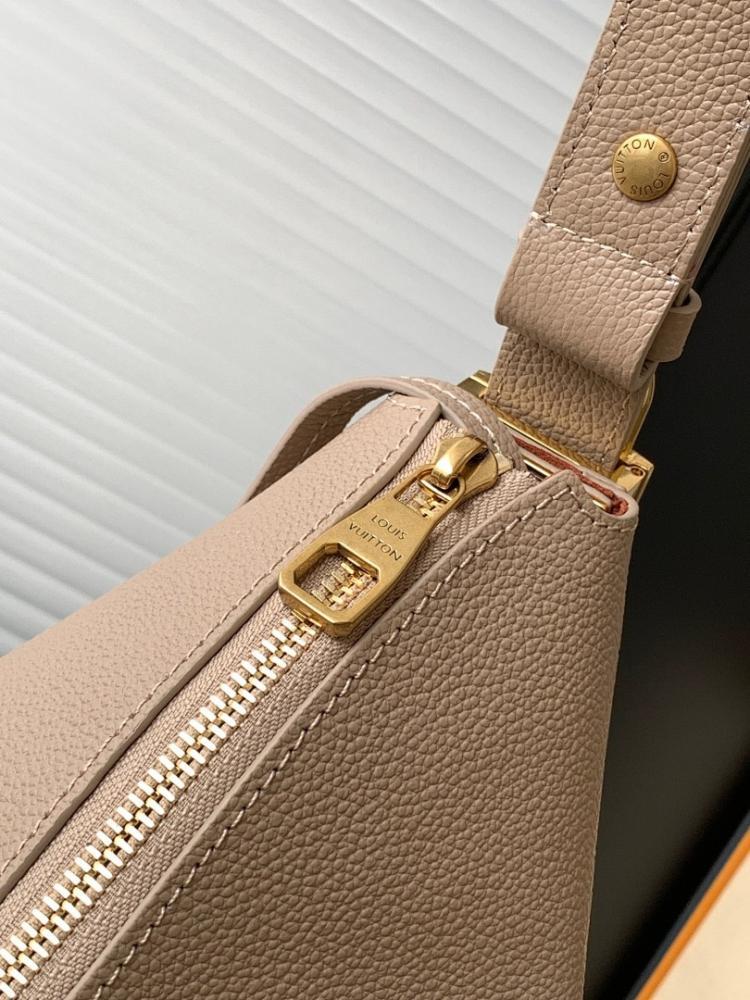 Modern Italian-Inspired Monogram Leather Top Handle Bag 32x26x5cm