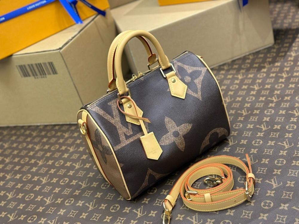 Stylish Refined Monogram Shoulder Bag 25x19x15cm