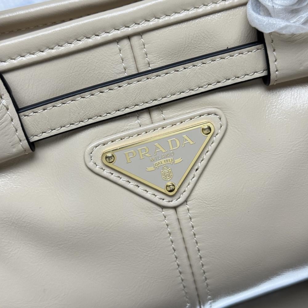 Leather Crossbody Bag Style 50802911