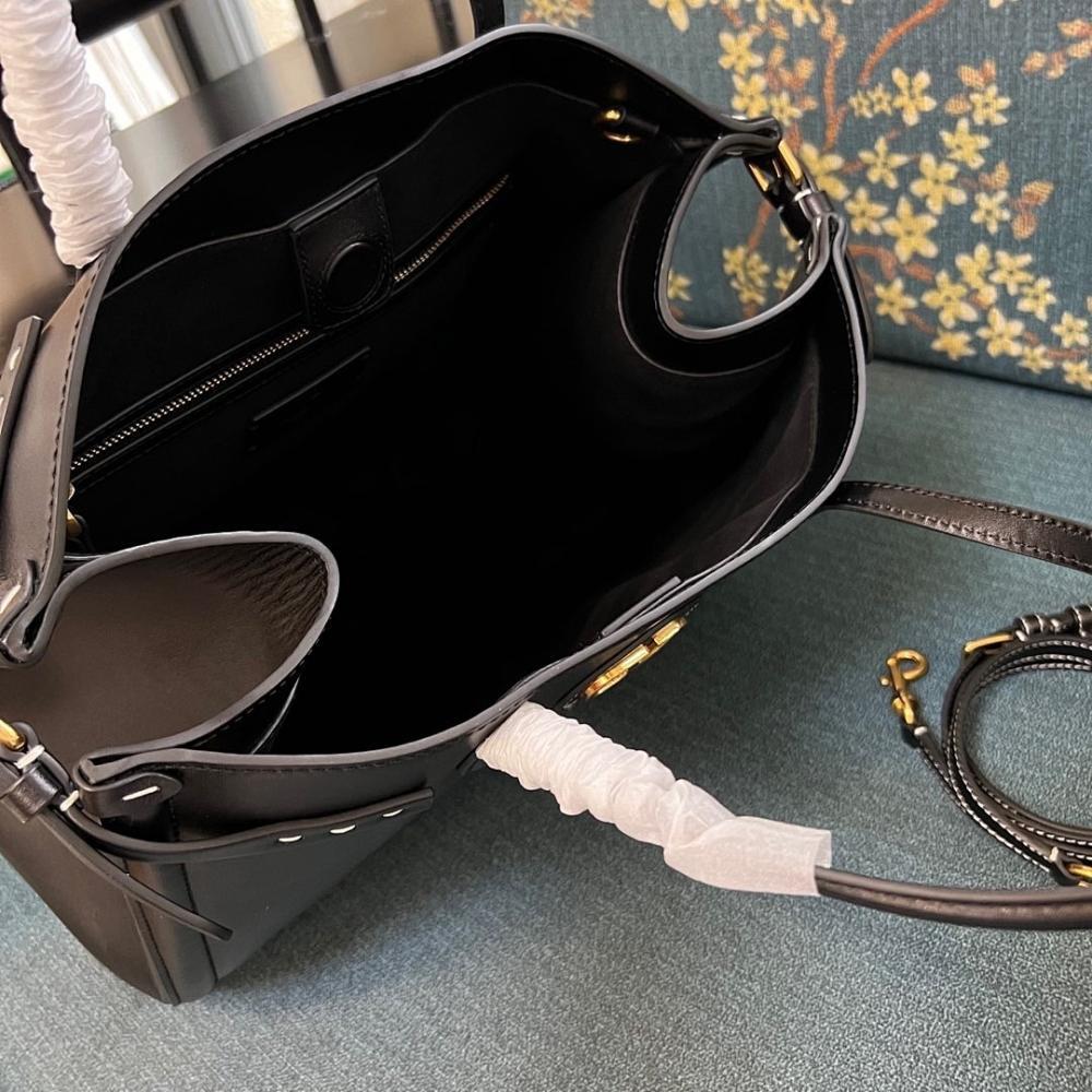 VLogo Signature Leather Shoulder Bag 35x29x18cm Style 1959664182