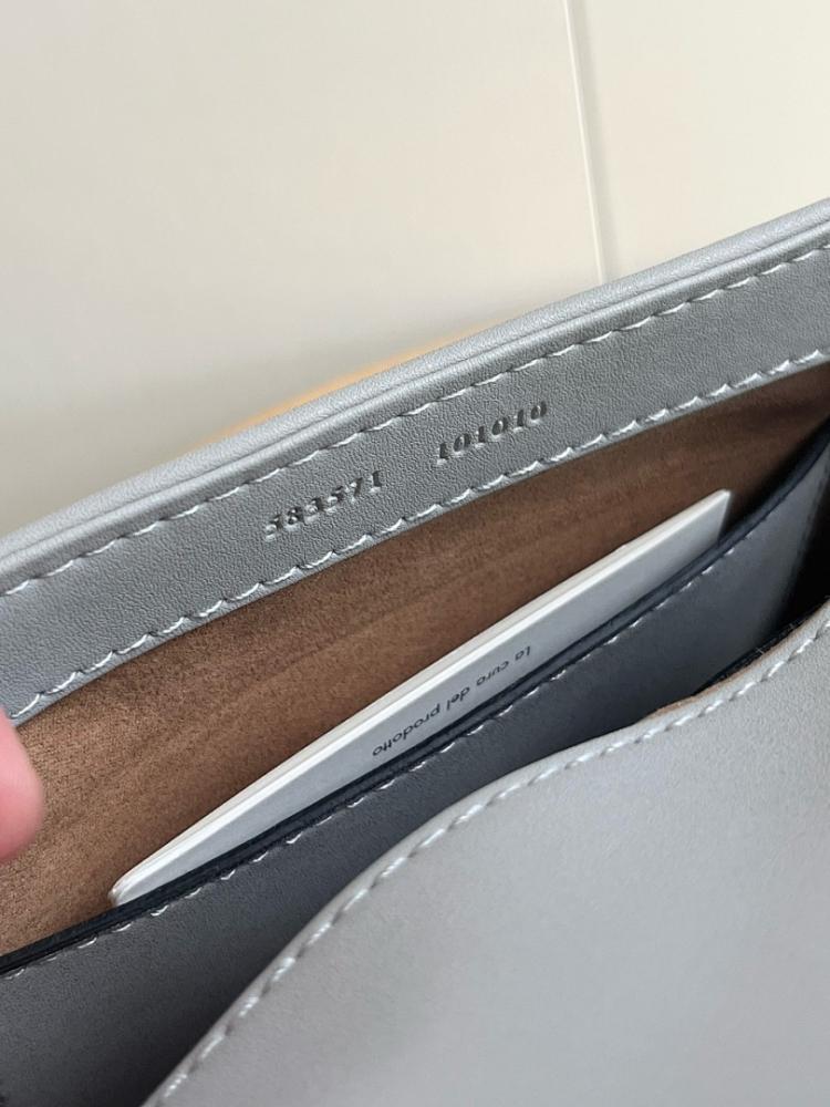 Classic Shoulder Bag 21x15.5x8cm