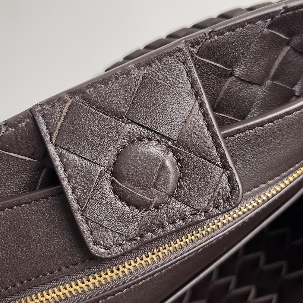 Leather Shoulder Bag Style 668588011
