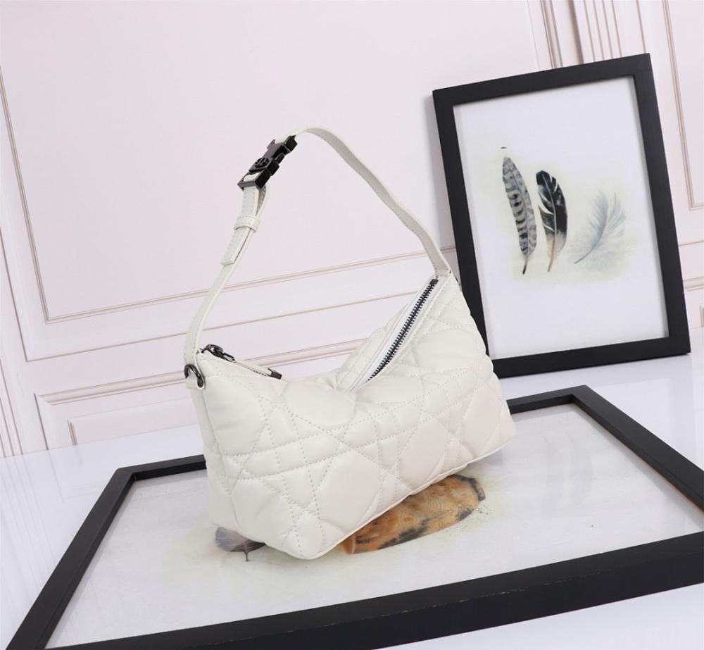 Luxury Refined Embroidered Shoulder Bag White 22x13x9.5cm