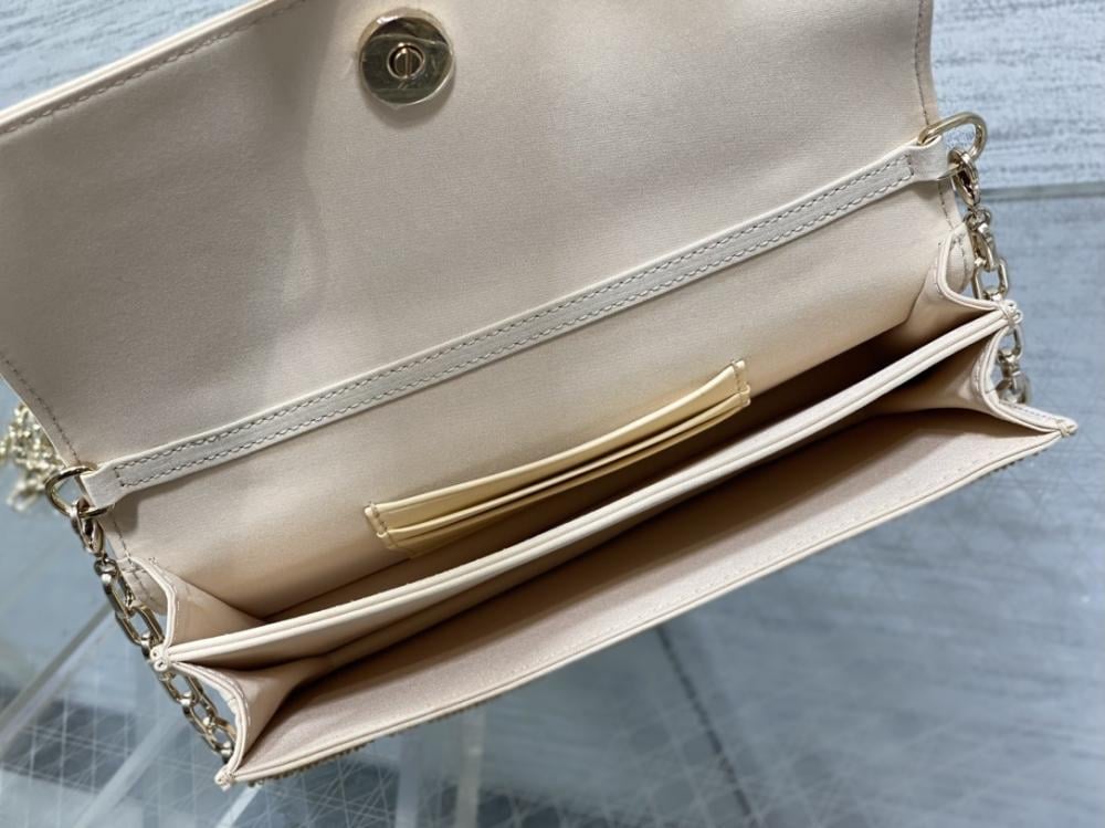 Wallet Style 1636972693