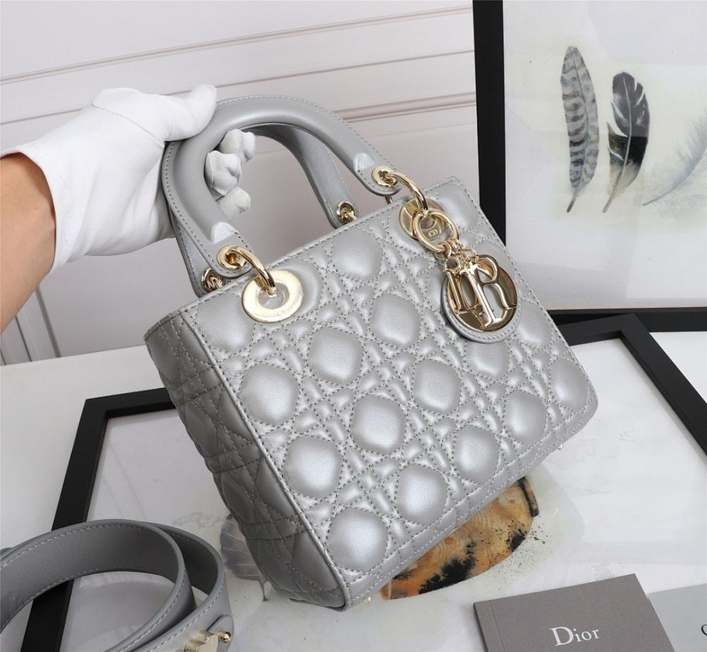 Modern Luxury Gold Leather Shoulder Bag 20x16.5x8cm