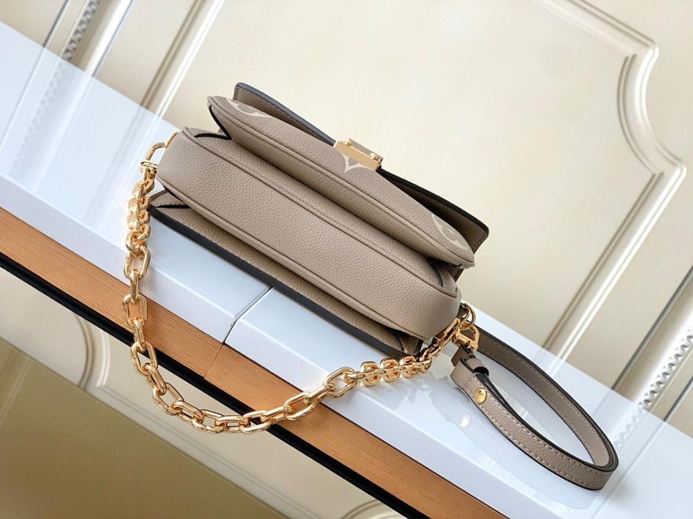 Stylish Calfskin Shoulder Bag 21.5x13.5x6cm