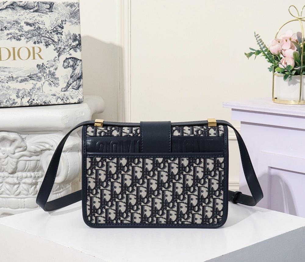 Alma Leather Shoulder Bag 24x17x8cm Style 128526789