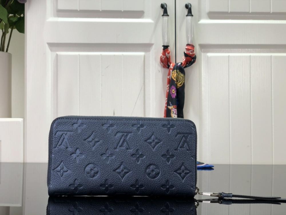 Wallet Style 985606397