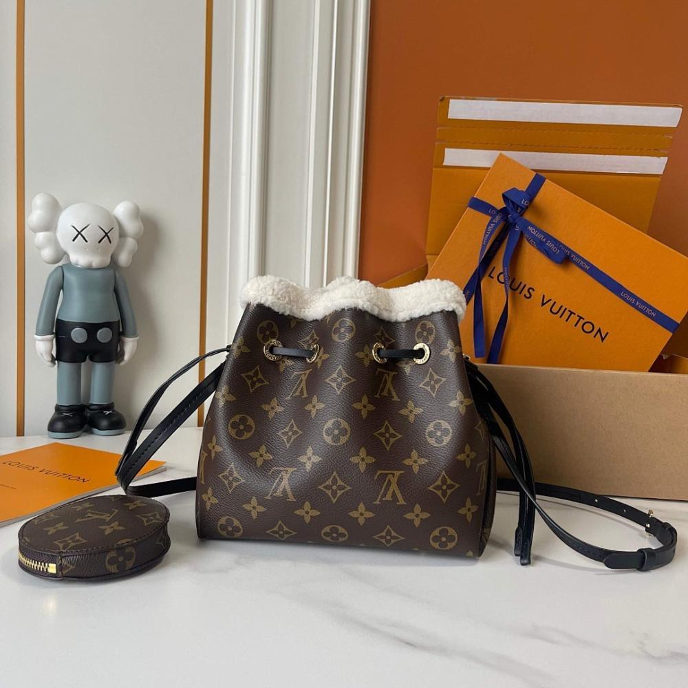 Modern Refined Lambskin Shoulder Bag 22x19x14cm