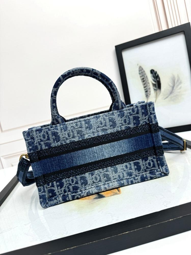 Elegant Refined Shoulder Bag 21.5x13x7.5cm