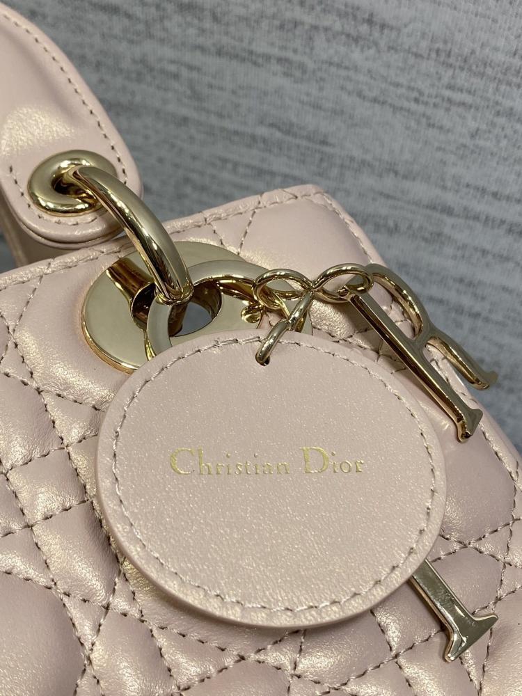 Classic Top Handle Bag Style 555905613