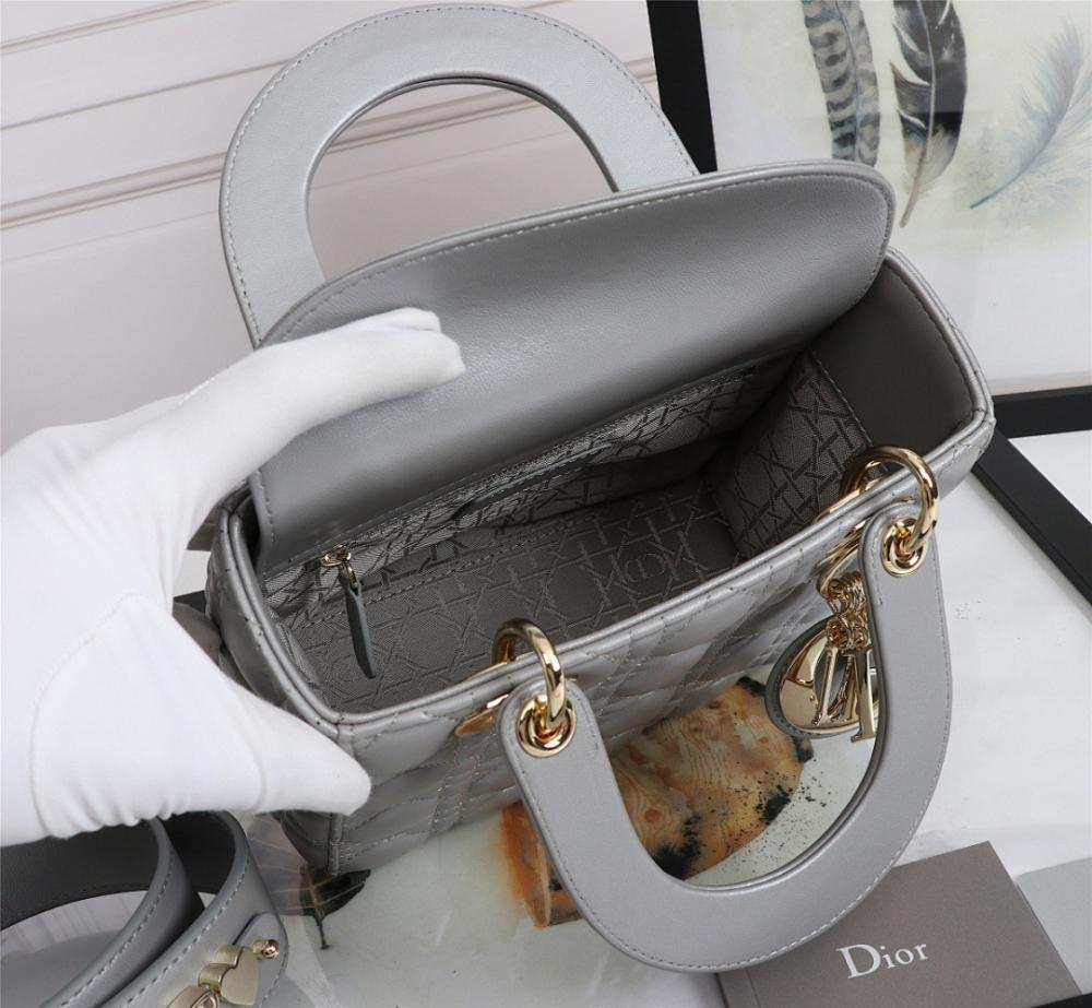 Modern Luxury Gold Leather Shoulder Bag 20x16.5x8cm