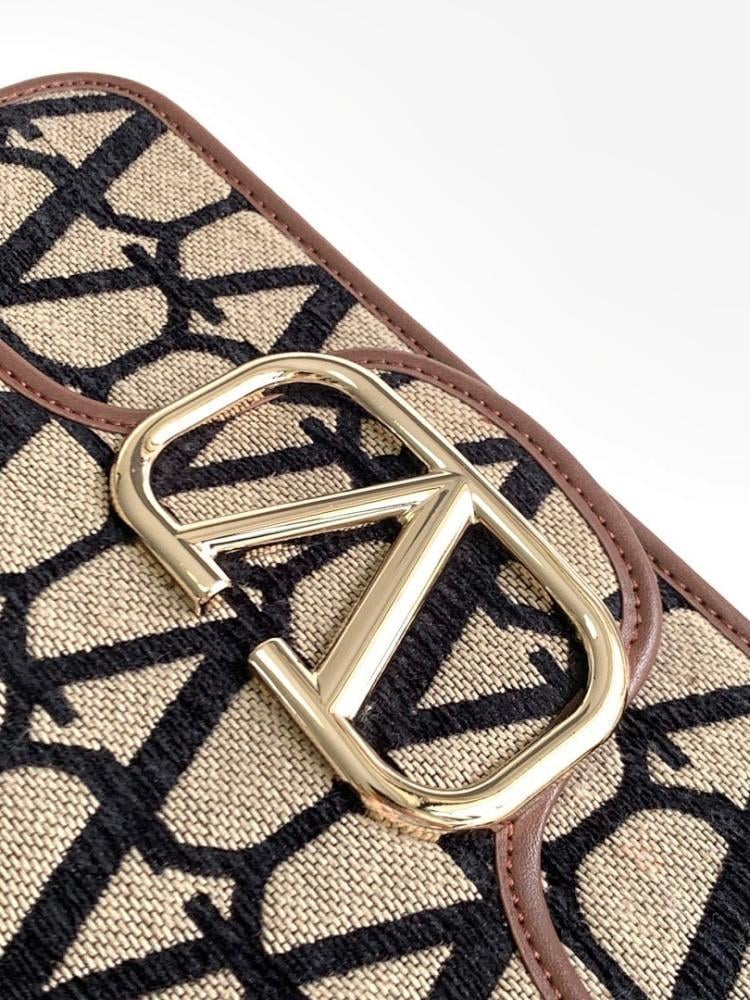Elegant Stylish Embroidered Shoulder Bag