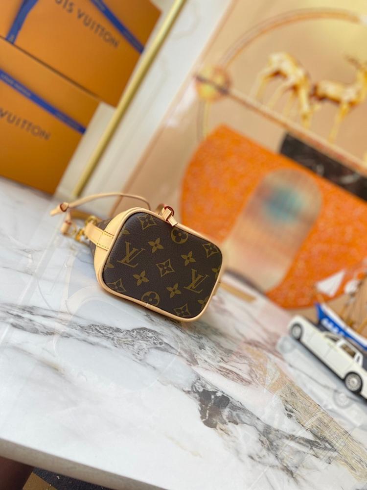 Elegant Leather Crossbody Bag