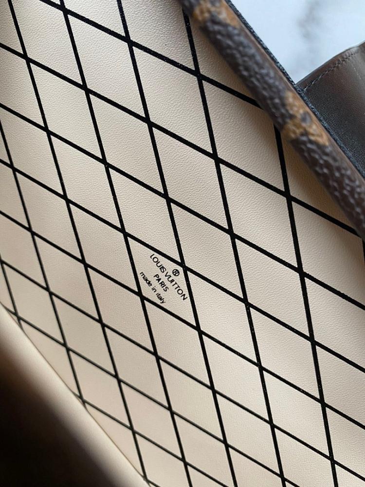 Elegant Refined Leather Shoulder Bag 27x12x6.5cm