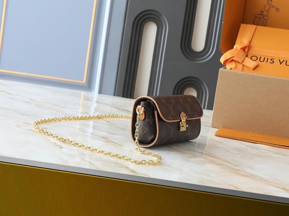 Modern Luxury Monogram Leather Shoulder Bag 20.5x11x6cm