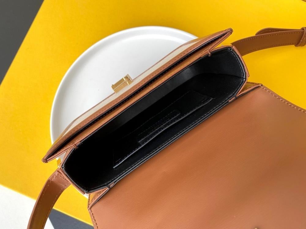 Modern Elegant Leather Bag 19x13x5cm