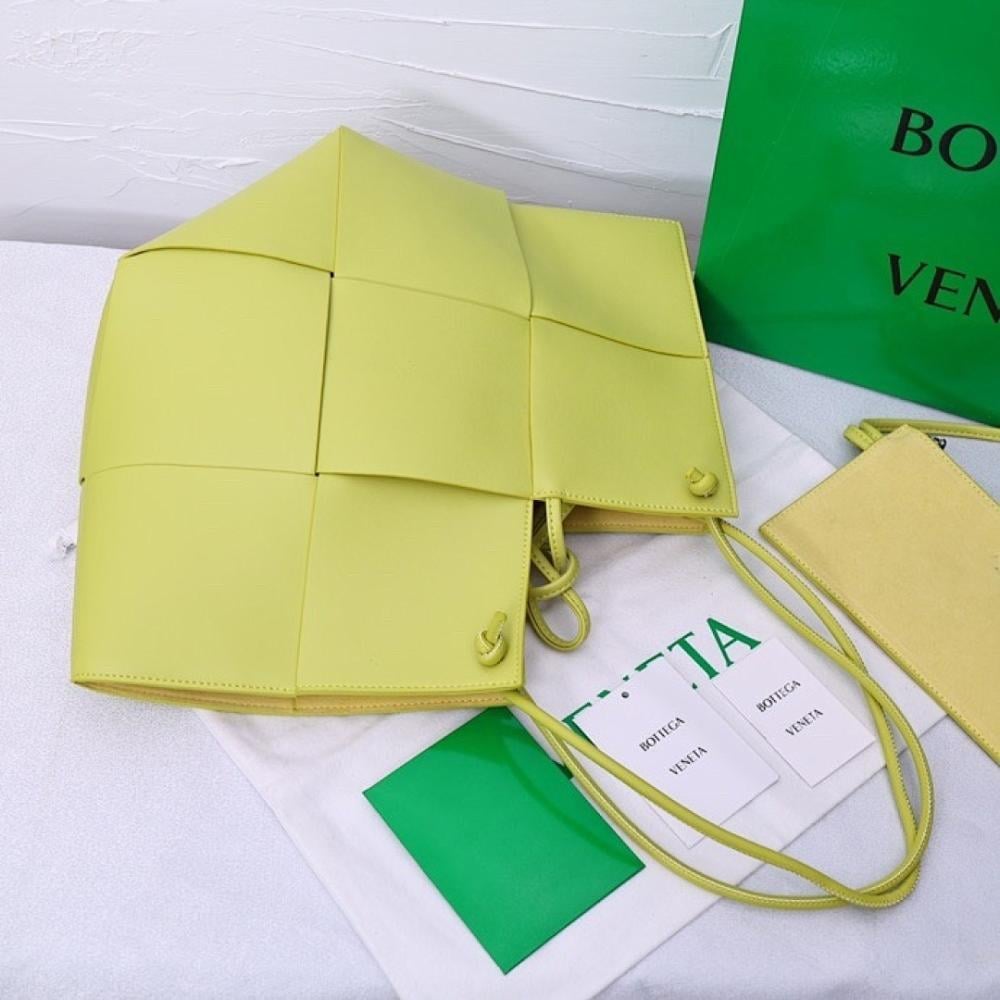 Elegant Woven Leather Shoulder Bag 17x34x12cm