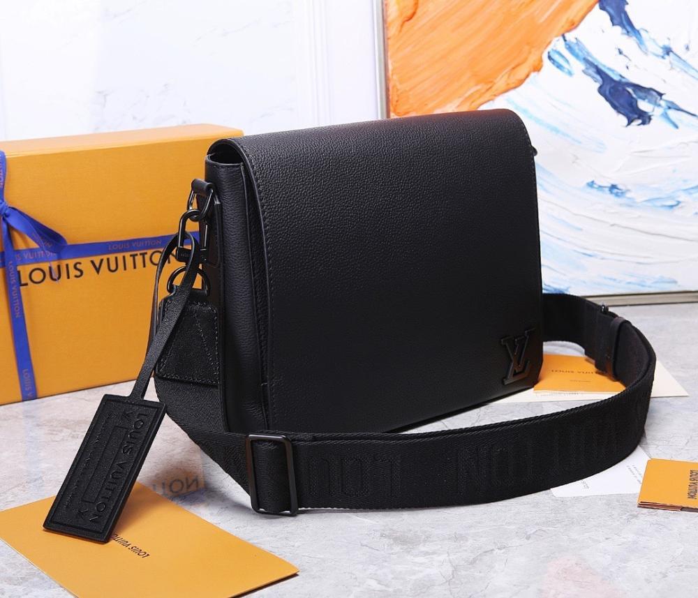 Modern Italian-Inspired Calfskin Shoulder Bag 30.5x24x10cm