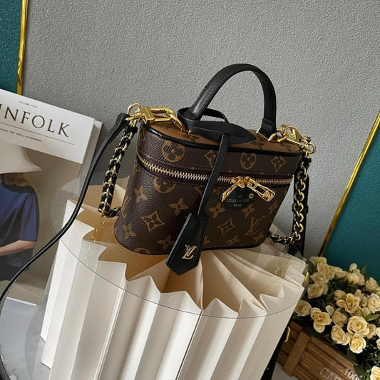 Stylish Woven Leather Crossbody Bag 14x19x5cm