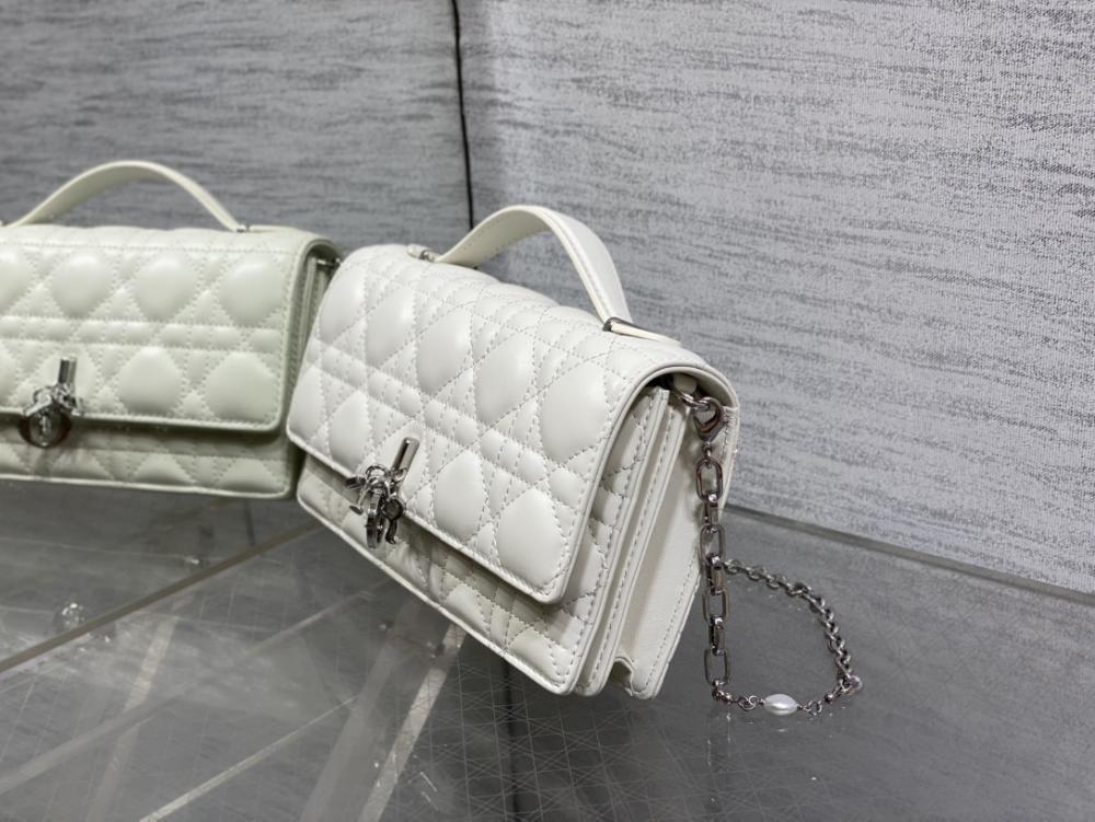 Luxury Top Handle Bag Style 1665995823