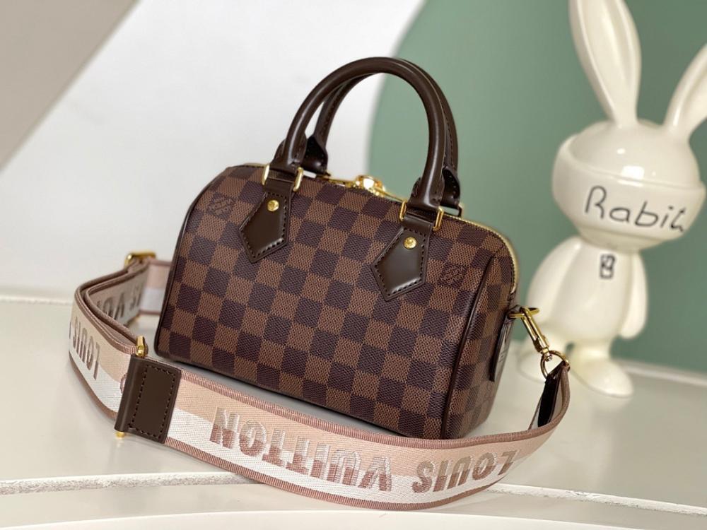 Classic Italian-Inspired Leather Shoulder Bag 20.5x13.5x12cm