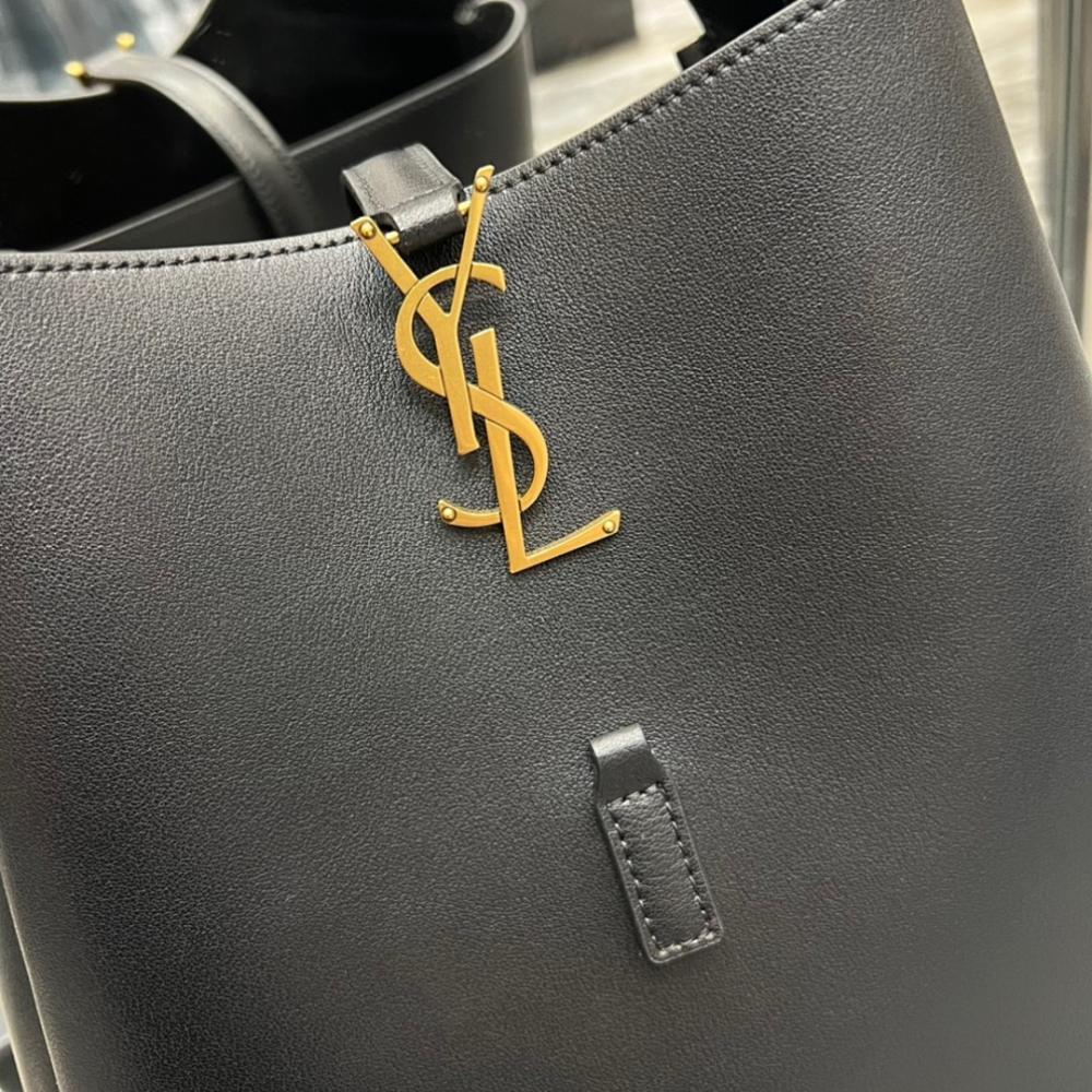 Alma Leather Shoulder Bag 24x24x10cm