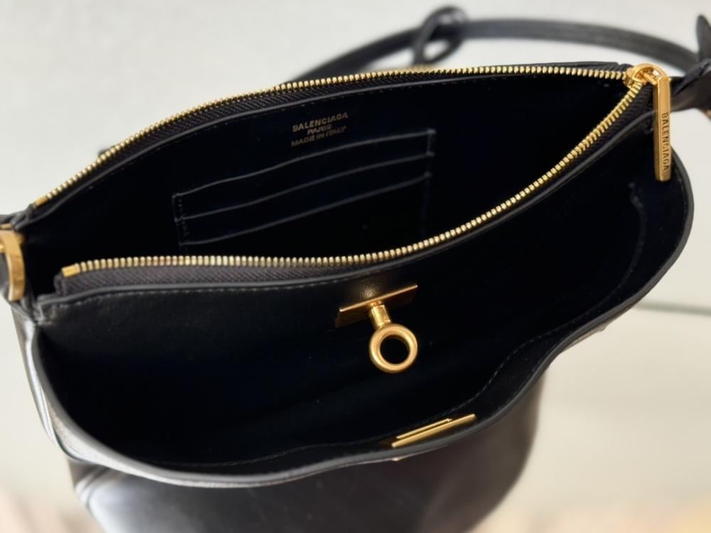Classic Top Handle Bag Style 188452782