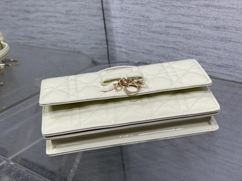 Wallet Style 270385907