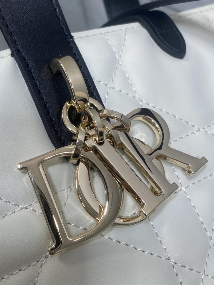 Top Handle Bag Style 444538971