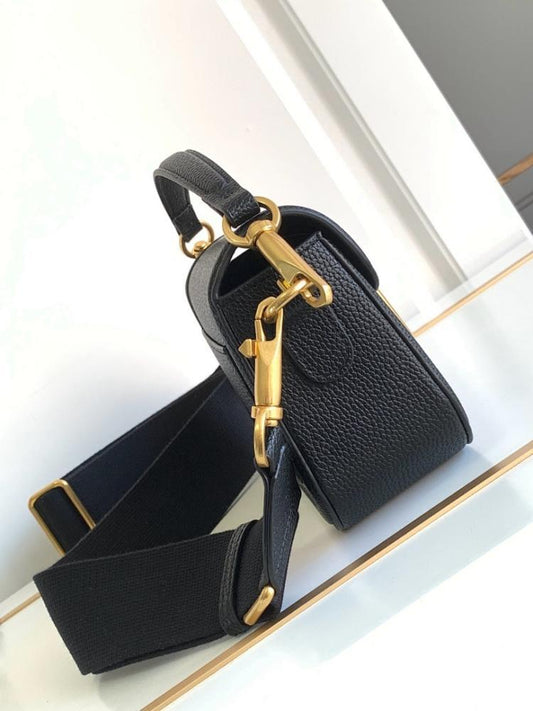 Elegant Premium Calfskin Shoulder Bag 21x18x8cm