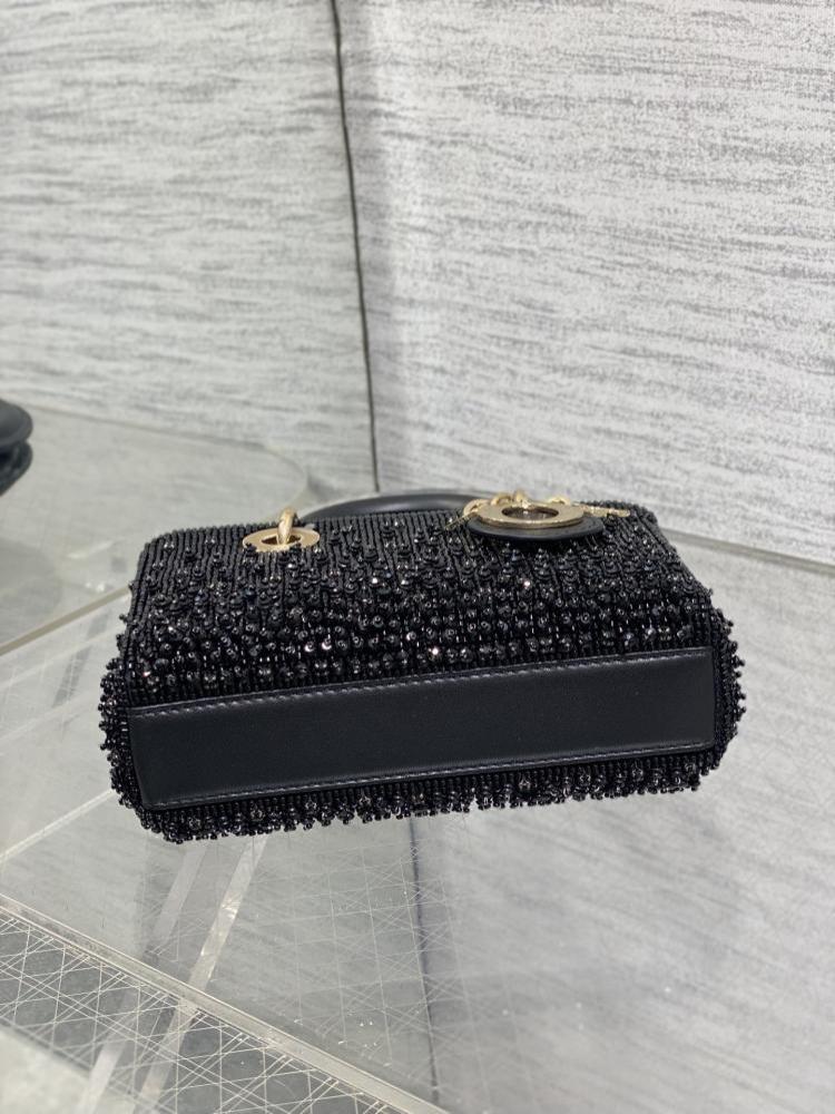 Embroidered Wallet Style 46067487