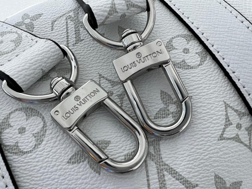 Classic Leather Shoulder Bag