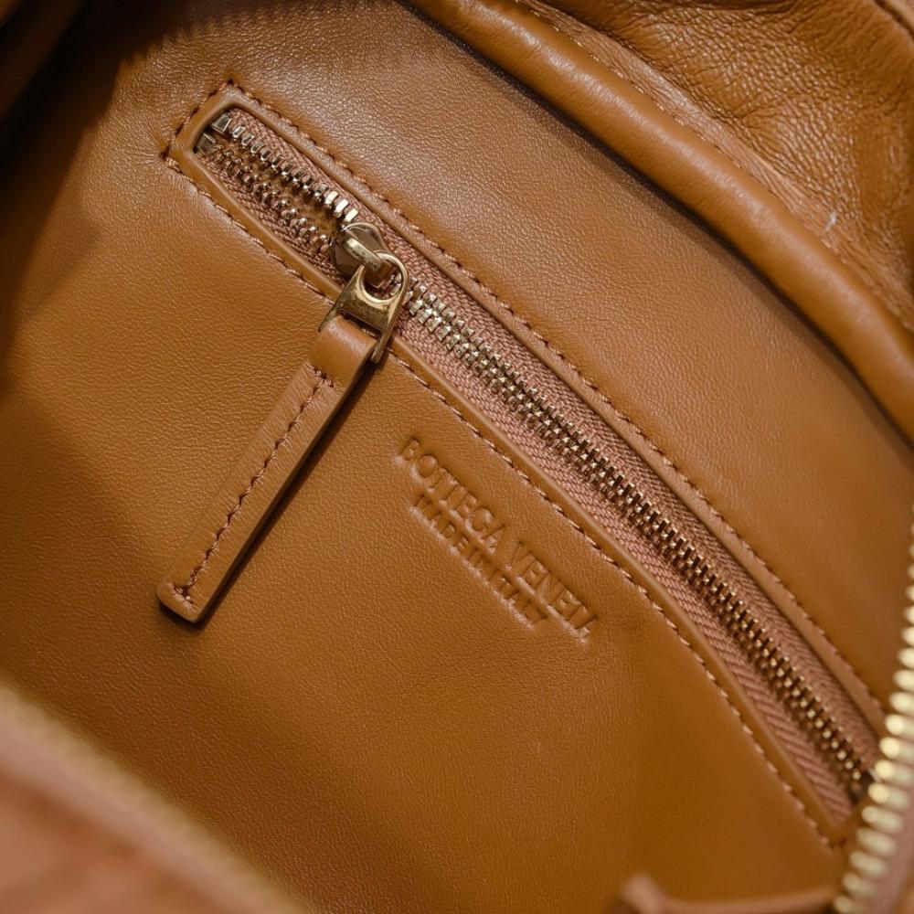 Elegant Top Handle Bag 23.5x17x9cm